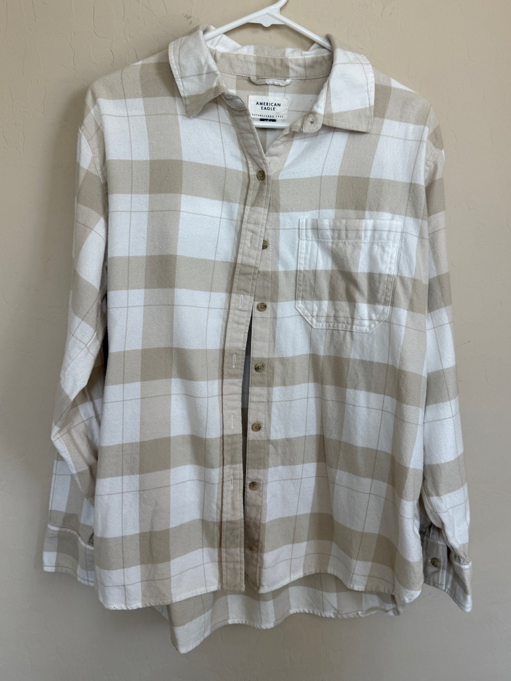 American Eagle Outfitters Cream and White Plaid Button-Down Shirt Flannel Medium